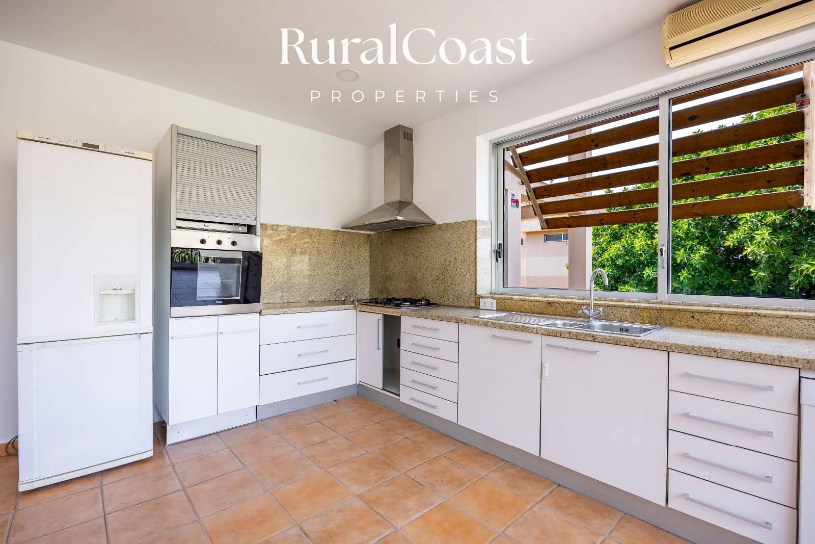 4 soveværelse Villa til salg i Coveta Fuma med swimmingpool garage - € 885.000 (Ref: 9211610)