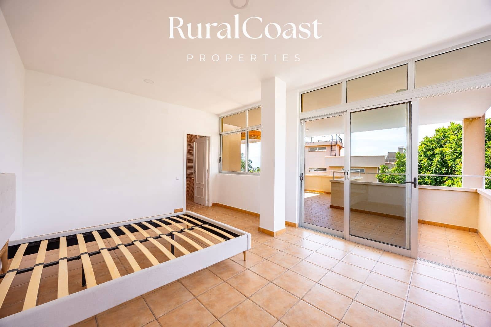 4 soveværelse Villa til salg i Coveta Fuma med swimmingpool garage - € 885.000 (Ref: 9211610)