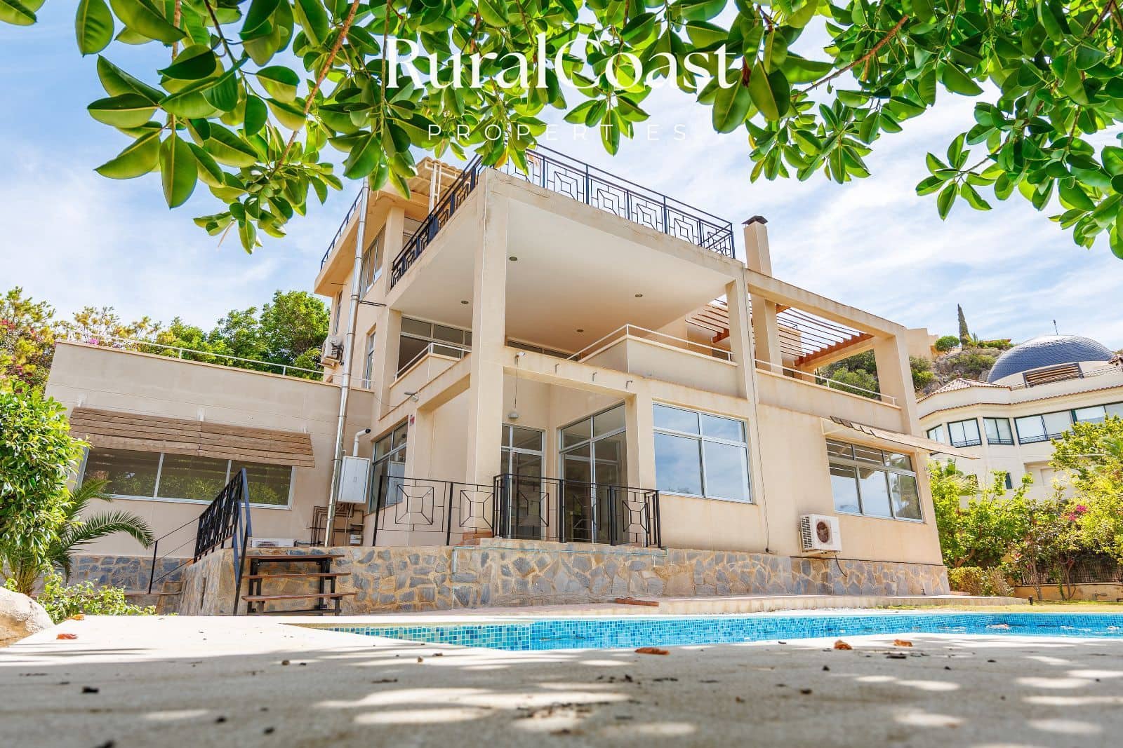 4 soveværelse Villa til salg i Coveta Fuma med swimmingpool garage - € 885.000 (Ref: 9211610)