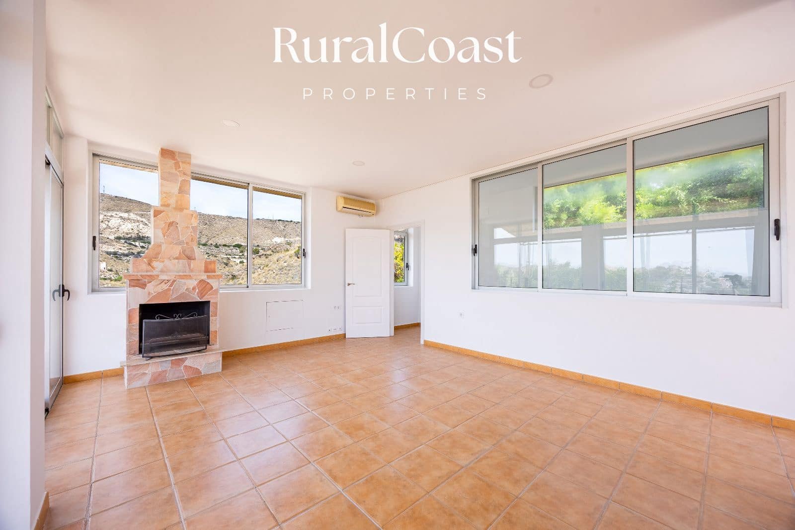 4 soveværelse Villa til salg i Coveta Fuma med swimmingpool garage - € 885.000 (Ref: 9211610)