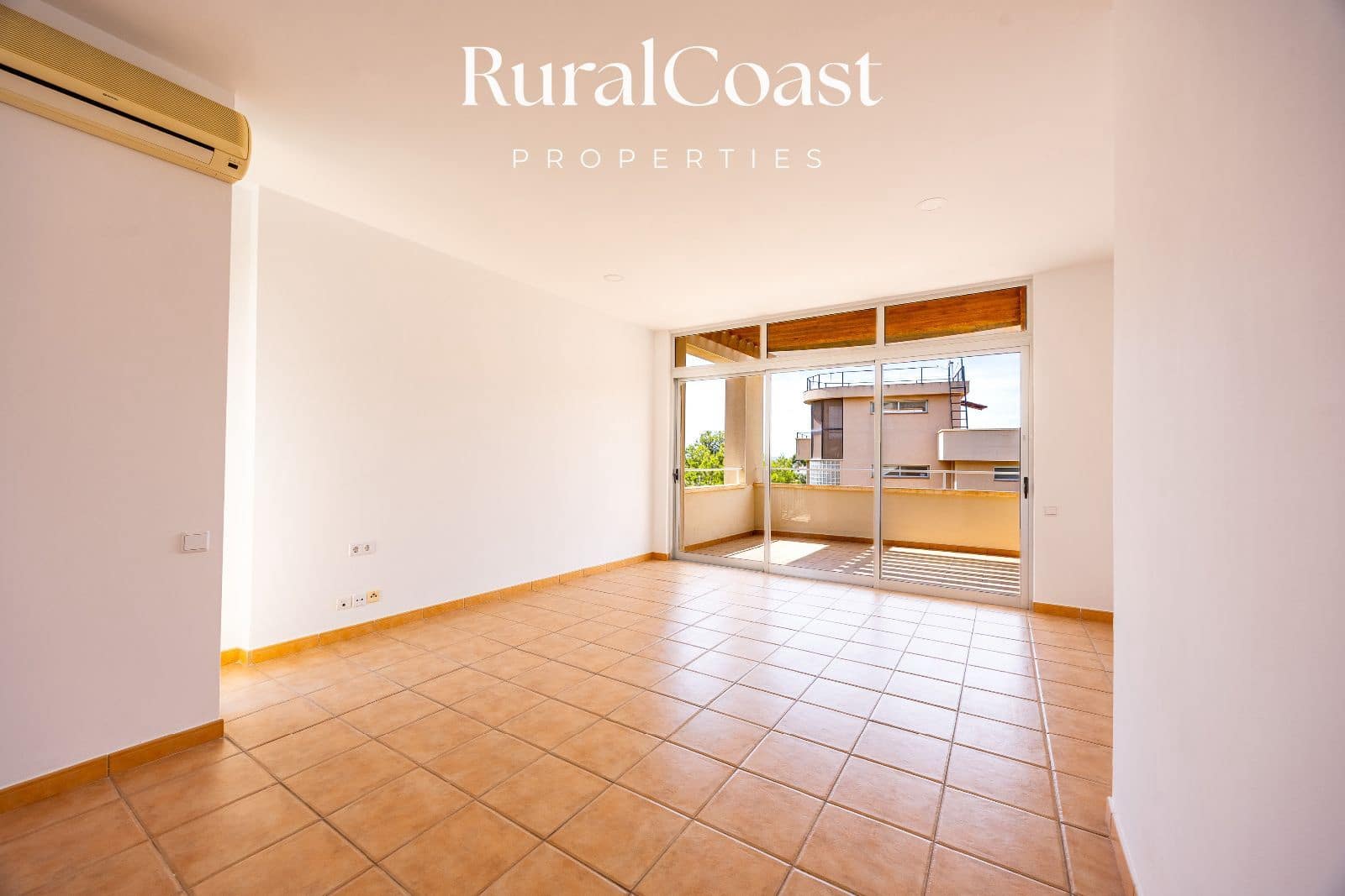 4 soveværelse Villa til salg i Coveta Fuma med swimmingpool garage - € 885.000 (Ref: 9211610)