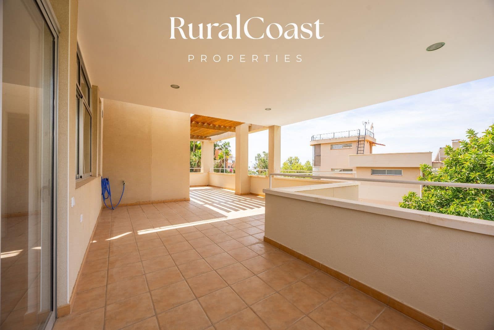 4 soveværelse Villa til salg i Coveta Fuma med swimmingpool garage - € 885.000 (Ref: 9211610)