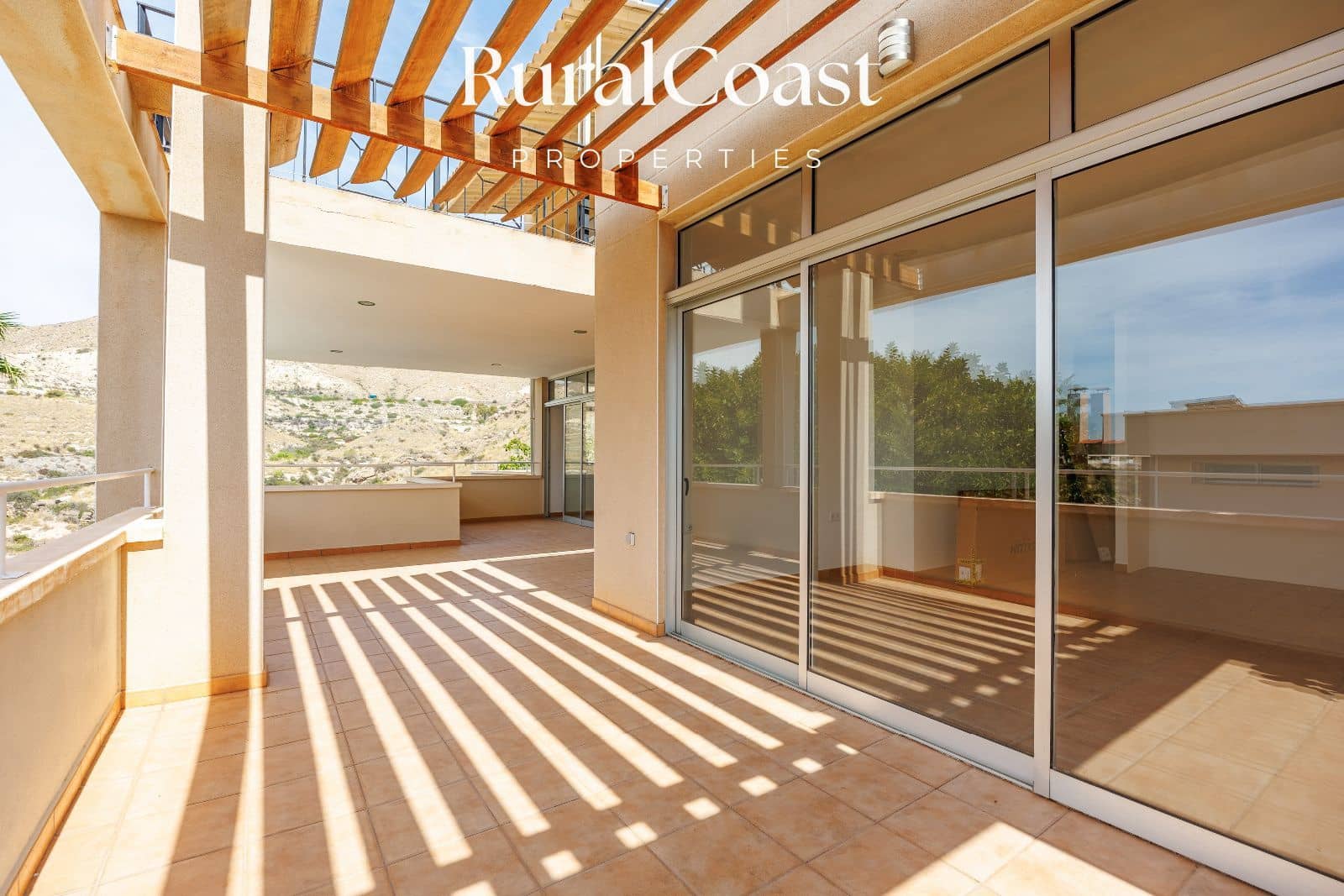 4 soveværelse Villa til salg i Coveta Fuma med swimmingpool garage - € 885.000 (Ref: 9211610)