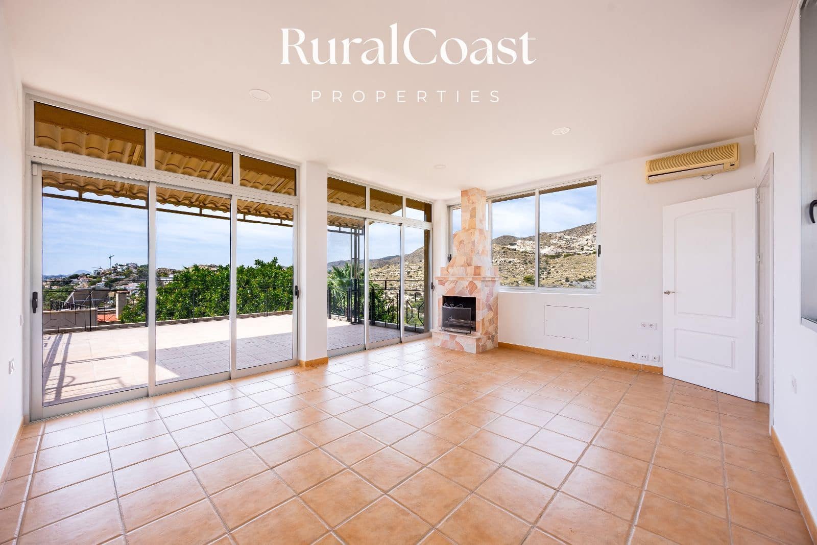 4 soveværelse Villa til salg i Coveta Fuma med swimmingpool garage - € 885.000 (Ref: 9211610)