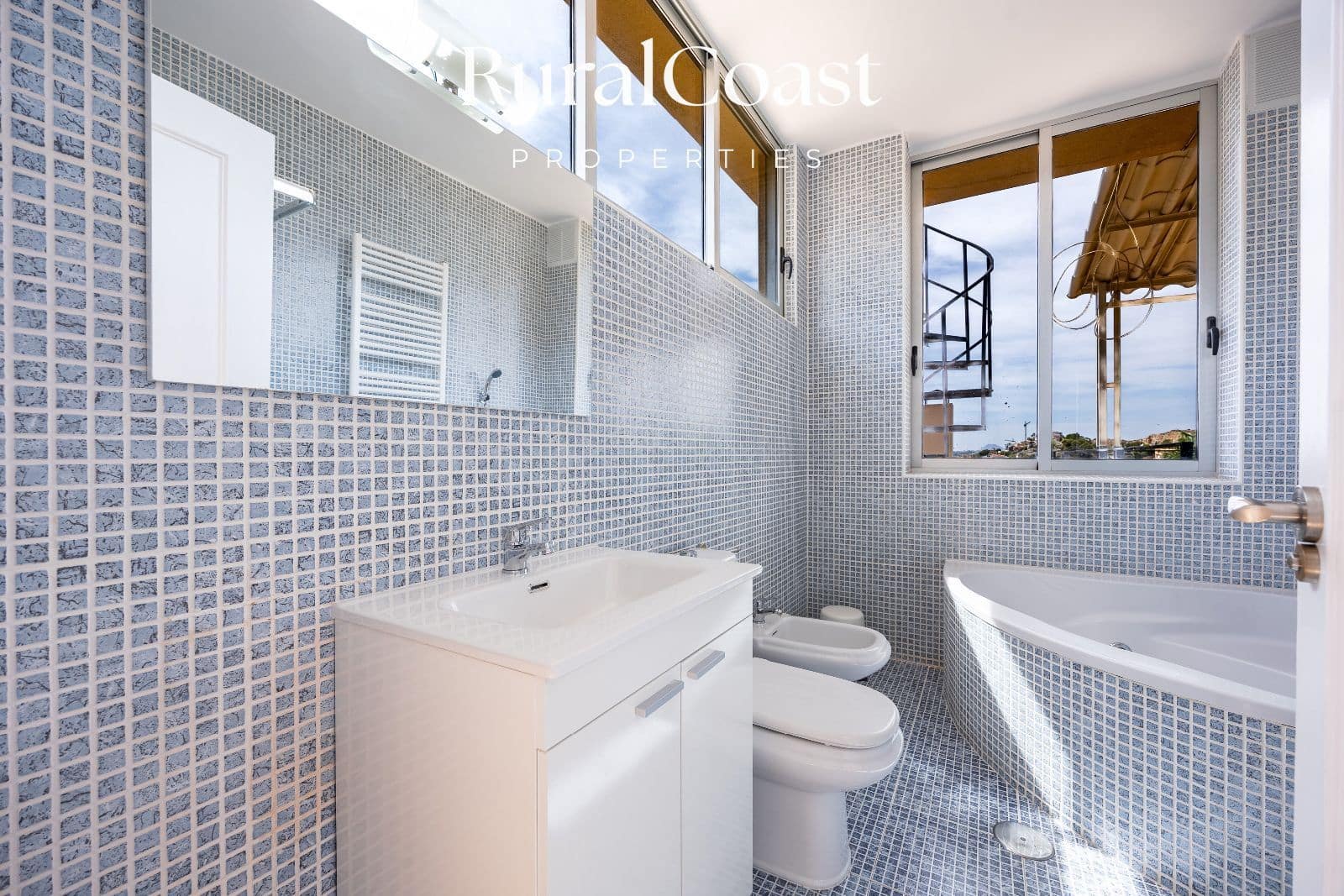 4 soveværelse Villa til salg i Coveta Fuma med swimmingpool garage - € 885.000 (Ref: 9211610)