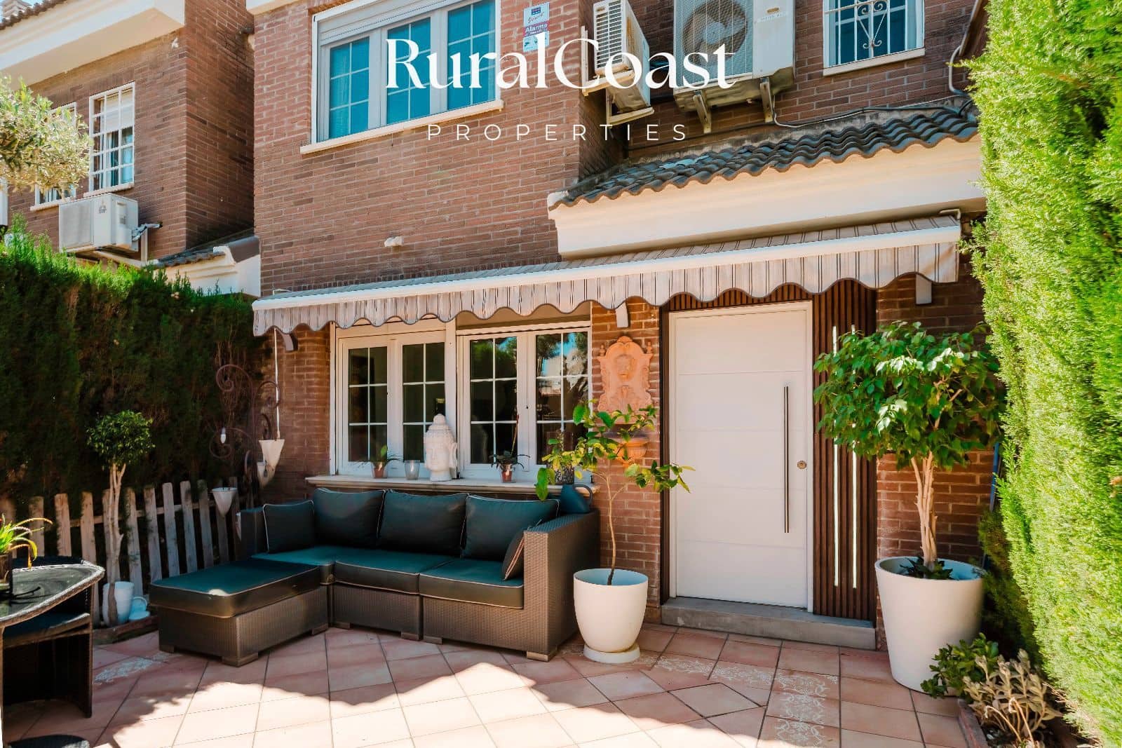 4 soverom Bungalow til salgs i Alicante by med svømmebasseng garasje - € 590 000 (Ref: 9221528)