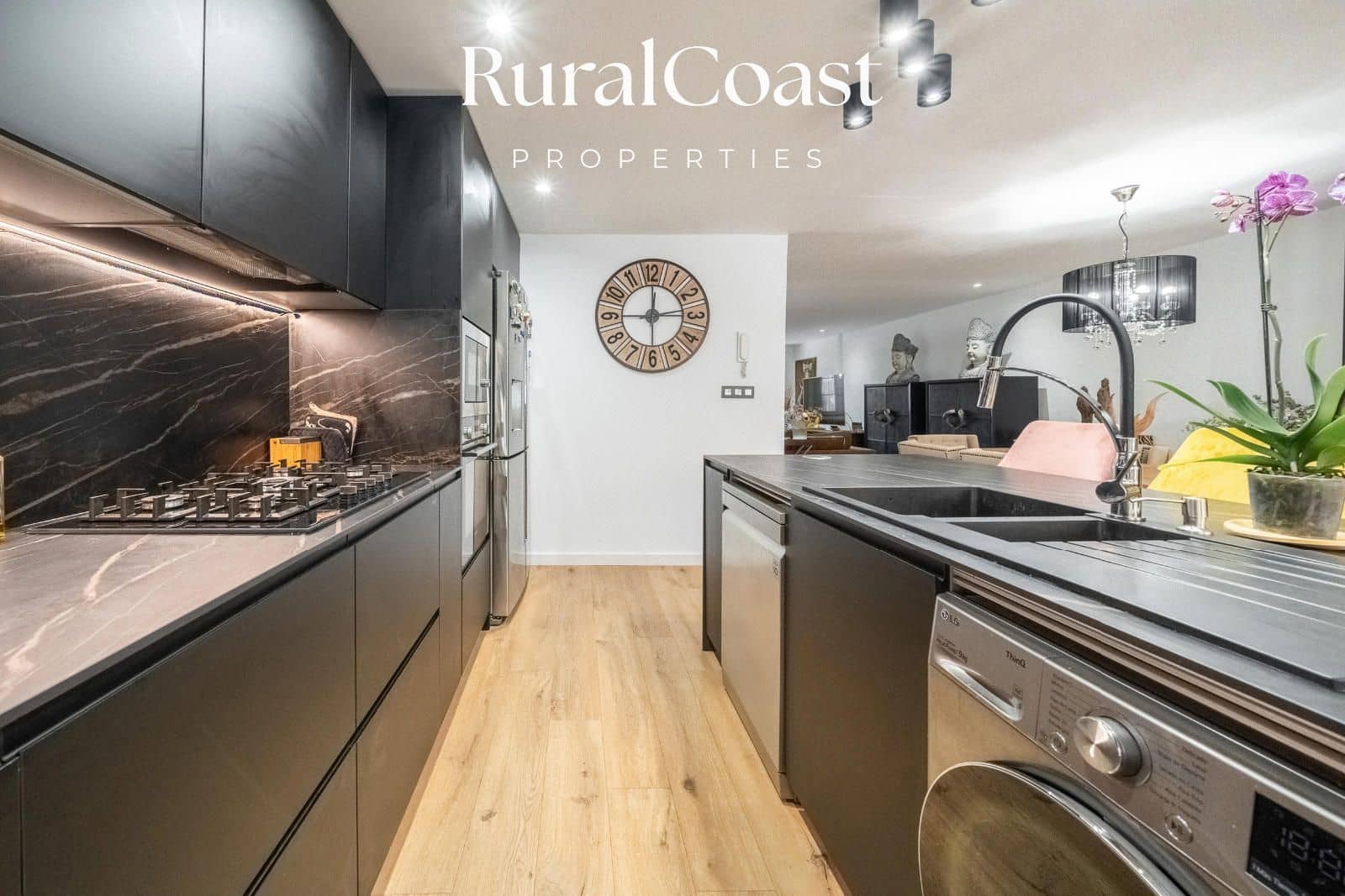 4 soverom Bungalow til salgs i Alicante by med svømmebasseng garasje - € 590 000 (Ref: 9221528)