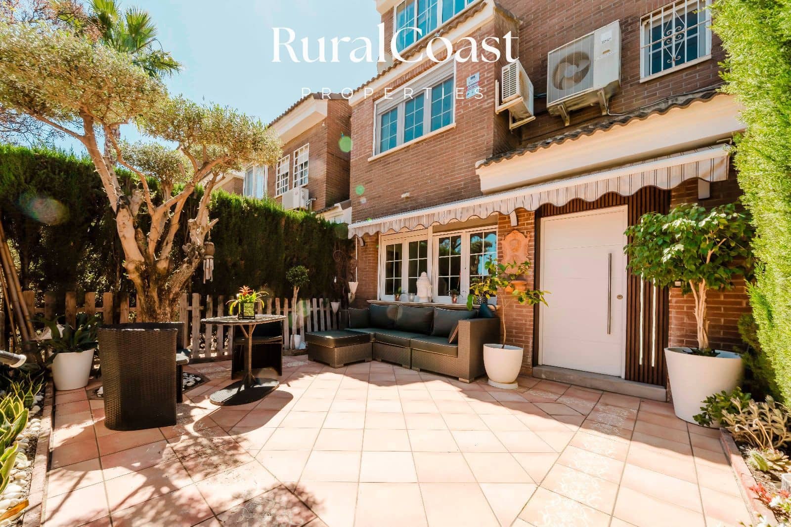 4 soverom Bungalow til salgs i Alicante by med svømmebasseng garasje - € 590 000 (Ref: 9221528)