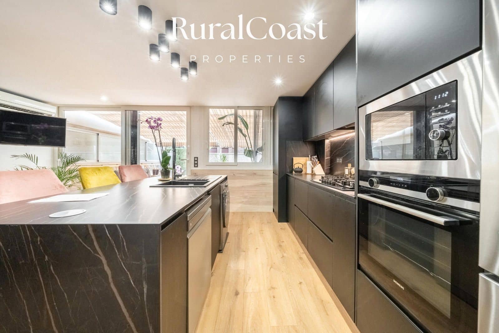 4 soverom Bungalow til salgs i Alicante by med svømmebasseng garasje - € 590 000 (Ref: 9221528)