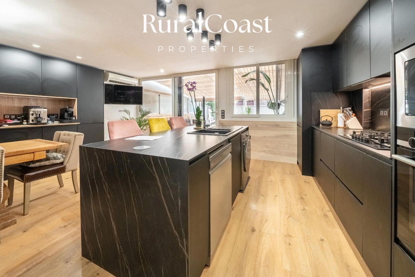 4 soverom Bungalow til salgs i Alicante by med svømmebasseng garasje - € 590 000 (Ref: 9221528)