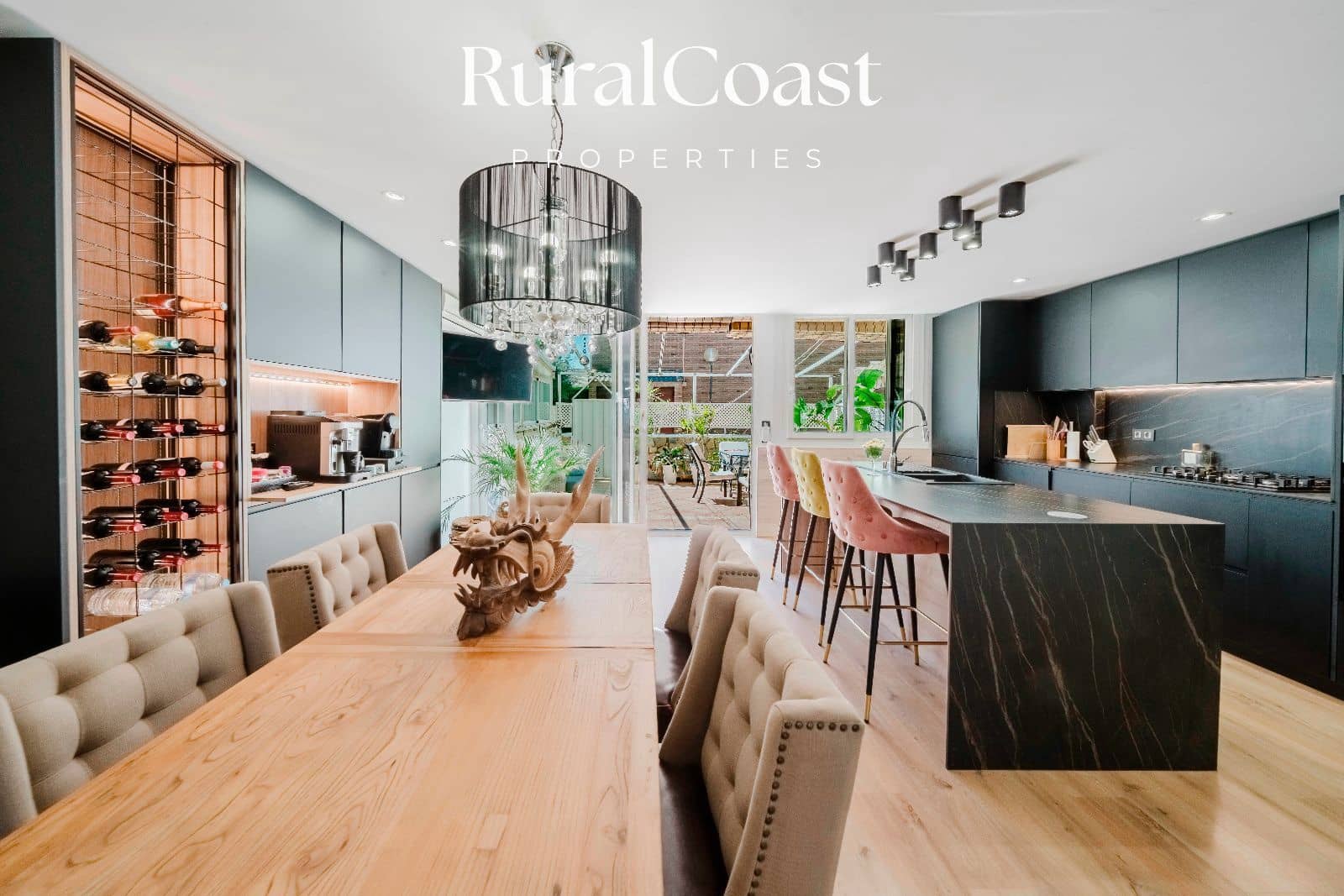 4 soverom Bungalow til salgs i Alicante by med svømmebasseng garasje - € 590 000 (Ref: 9221528)