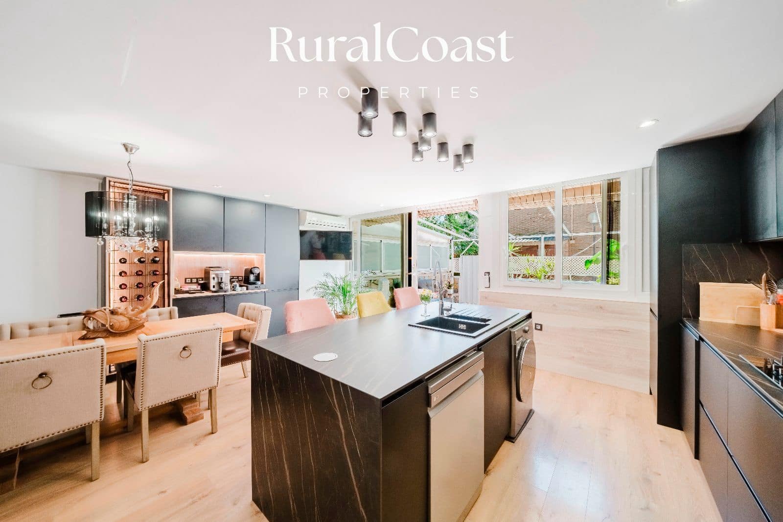 4 soverom Bungalow til salgs i Alicante by med svømmebasseng garasje - € 590 000 (Ref: 9221528)