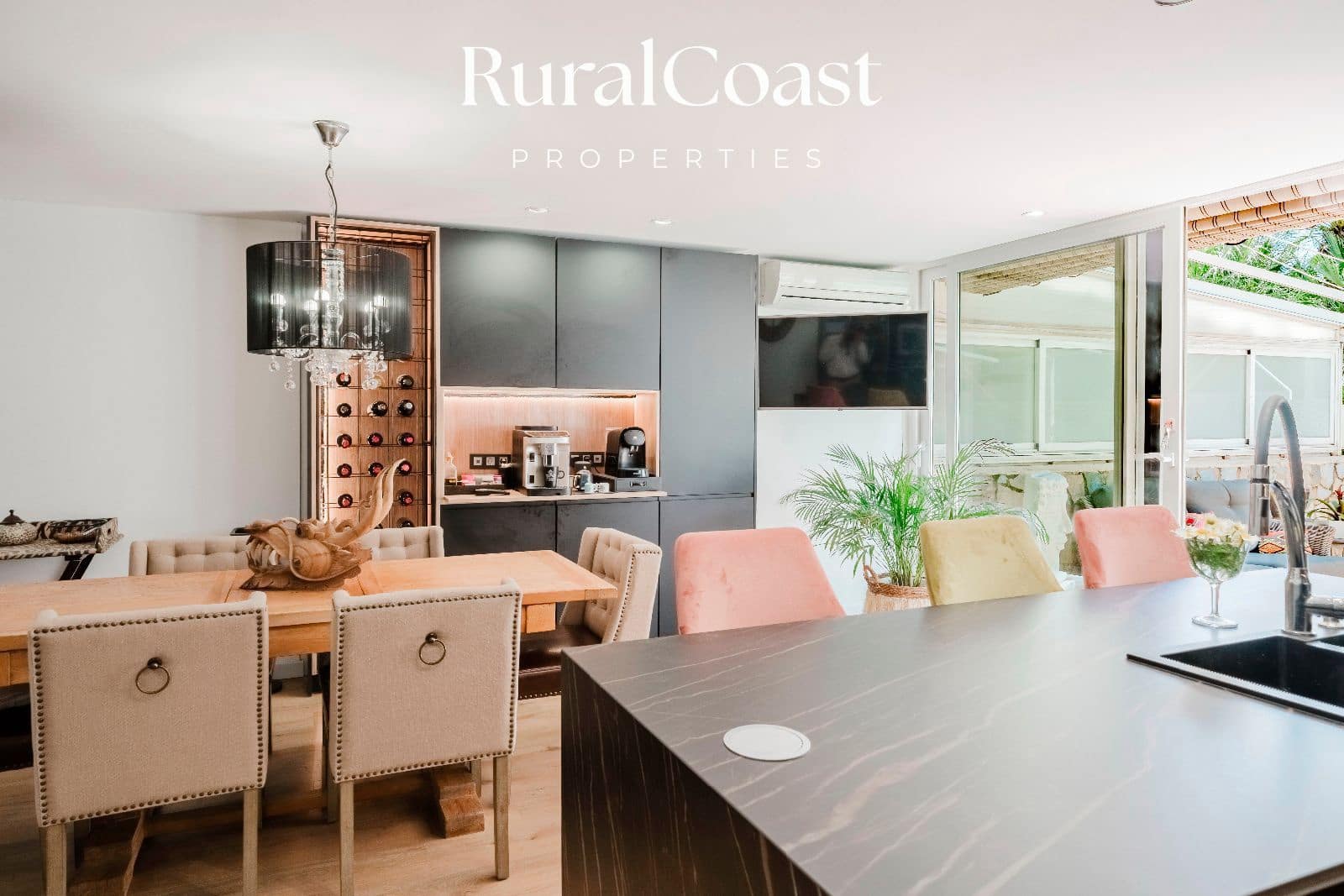 4 soverom Bungalow til salgs i Alicante by med svømmebasseng garasje - € 590 000 (Ref: 9221528)