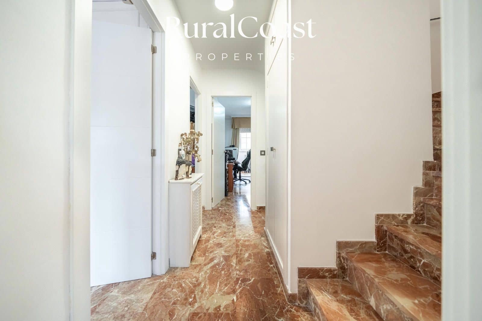 4 soverom Bungalow til salgs i Alicante by med svømmebasseng garasje - € 590 000 (Ref: 9221528)