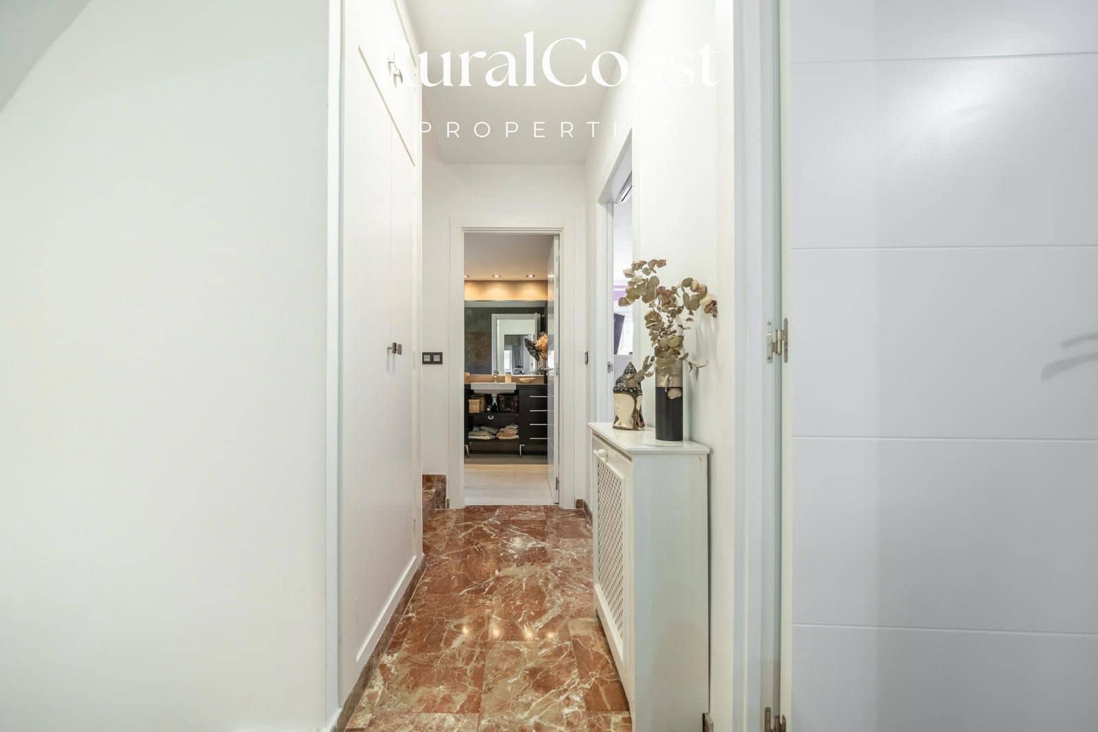 4 soverom Bungalow til salgs i Alicante by med svømmebasseng garasje - € 590 000 (Ref: 9221528)