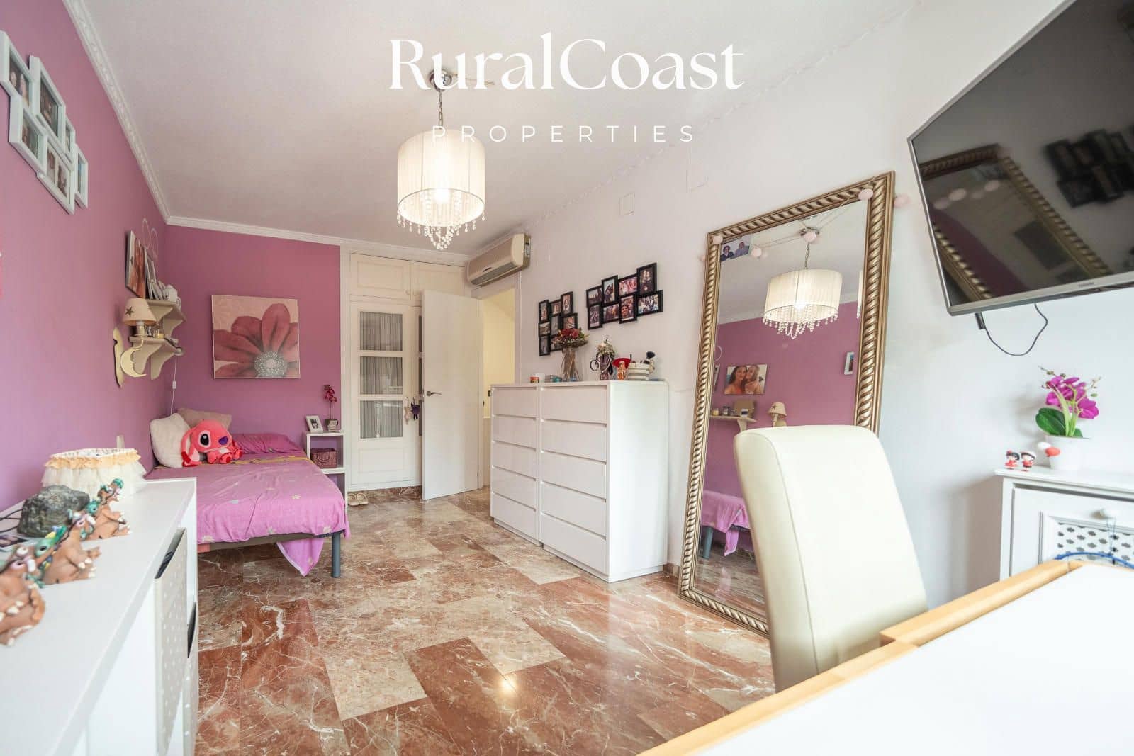 4 soverom Bungalow til salgs i Alicante by med svømmebasseng garasje - € 590 000 (Ref: 9221528)