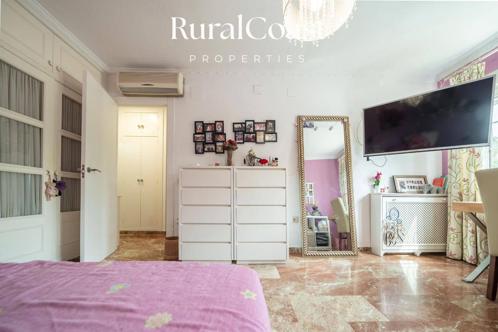 4 soverom Bungalow til salgs i Alicante by med svømmebasseng garasje - € 590 000 (Ref: 9221528)