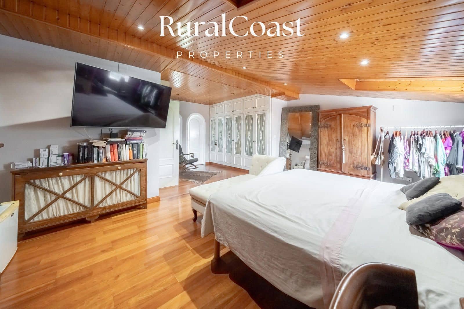 4 soverom Bungalow til salgs i Alicante by med svømmebasseng garasje - € 590 000 (Ref: 9221528)