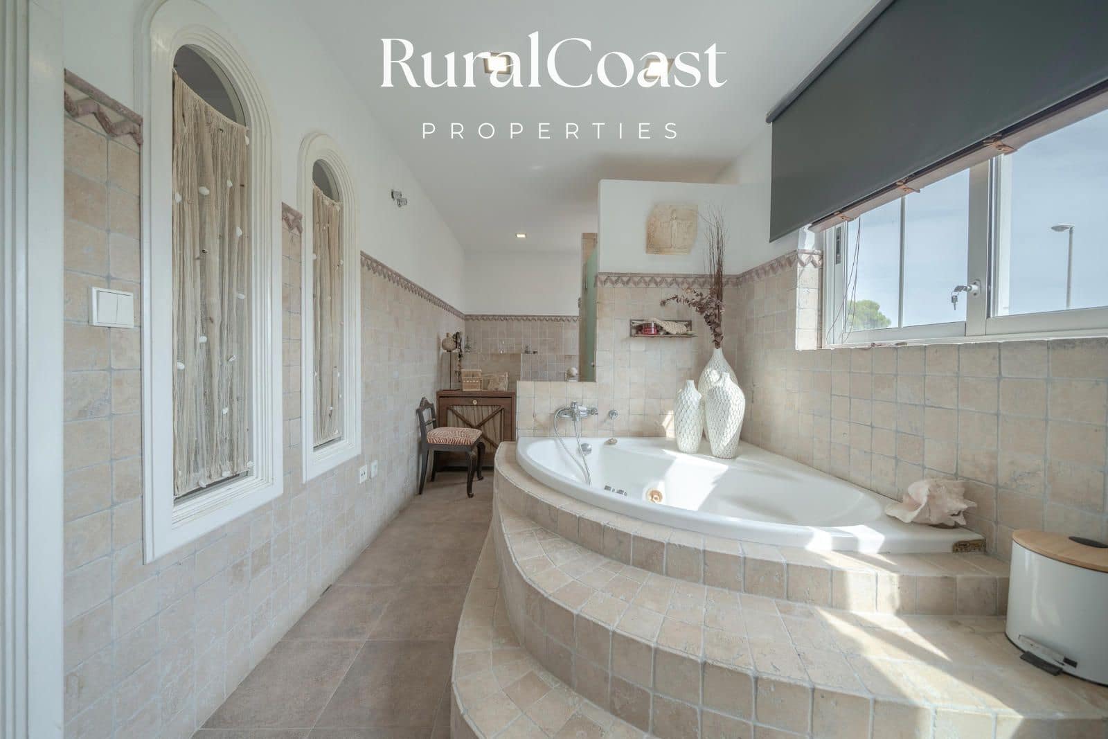 4 soverom Bungalow til salgs i Alicante by med svømmebasseng garasje - € 590 000 (Ref: 9221528)