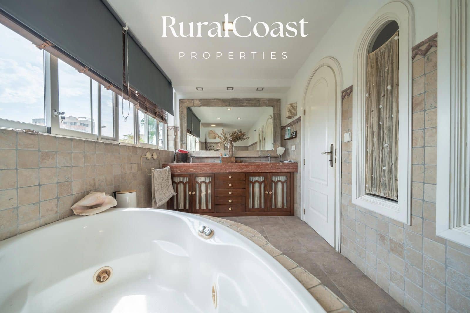 4 soverom Bungalow til salgs i Alicante by med svømmebasseng garasje - € 590 000 (Ref: 9221528)