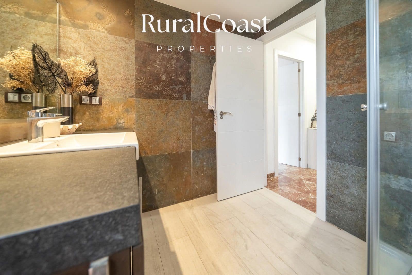 4 soverom Bungalow til salgs i Alicante by med svømmebasseng garasje - € 590 000 (Ref: 9221528)