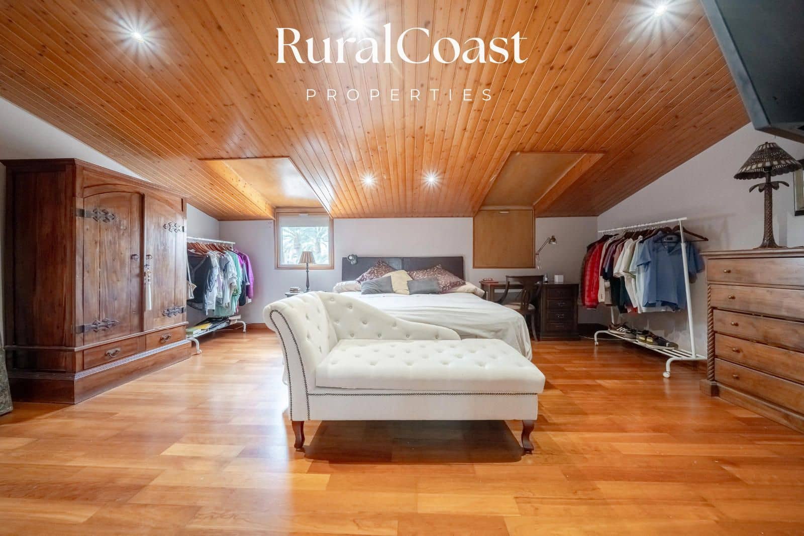 4 soverom Bungalow til salgs i Alicante by med svømmebasseng garasje - € 590 000 (Ref: 9221528)