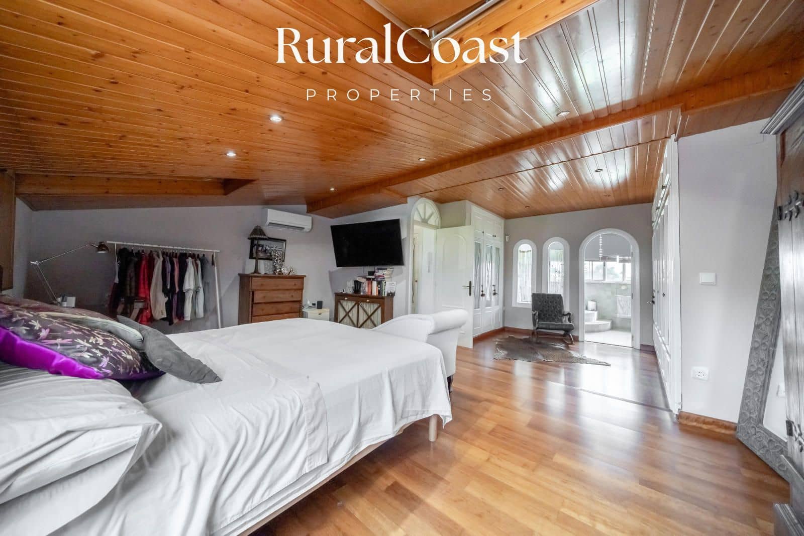 4 soverom Bungalow til salgs i Alicante by med svømmebasseng garasje - € 590 000 (Ref: 9221528)