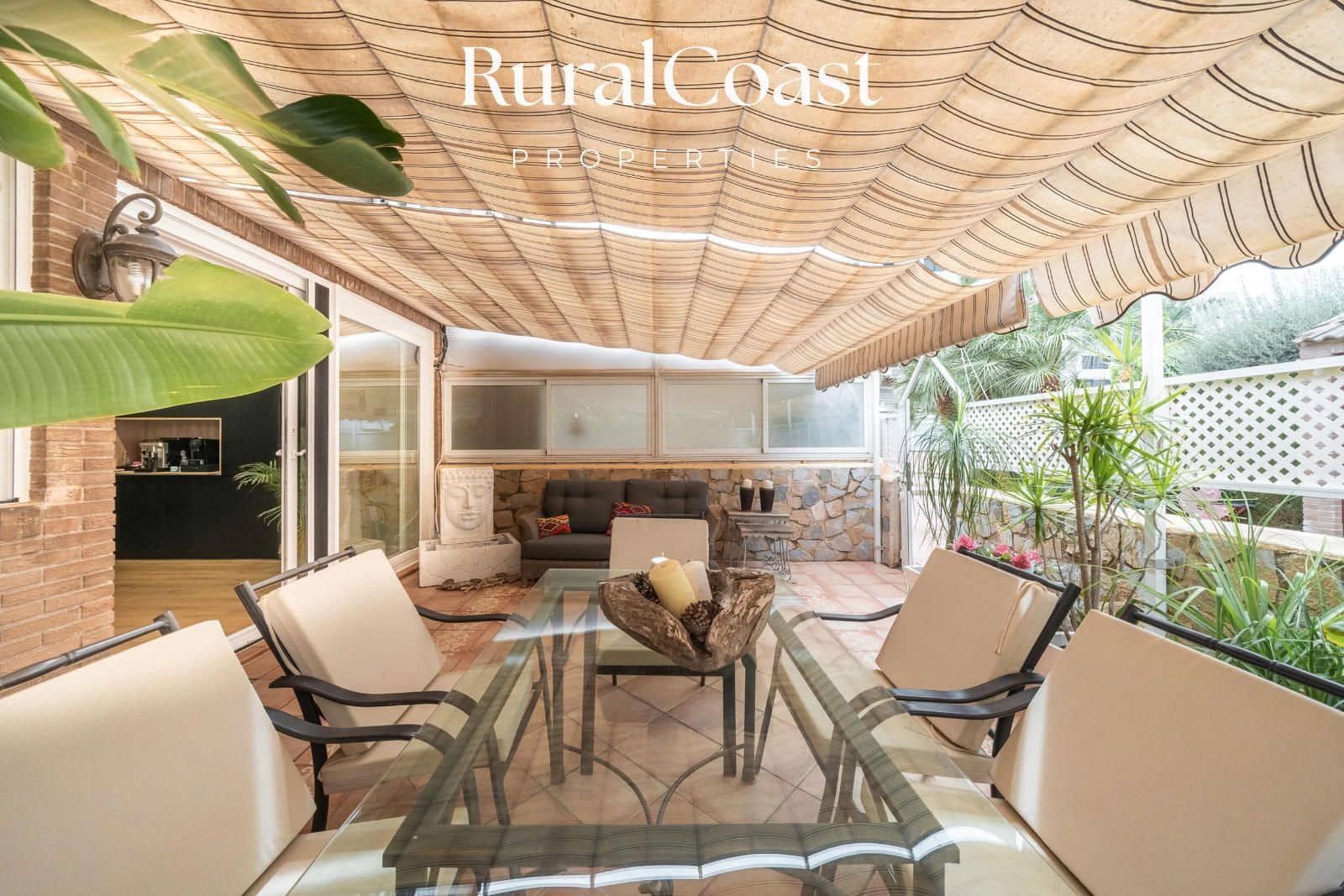 4 soverom Bungalow til salgs i Alicante by med svømmebasseng garasje - € 590 000 (Ref: 9221528)