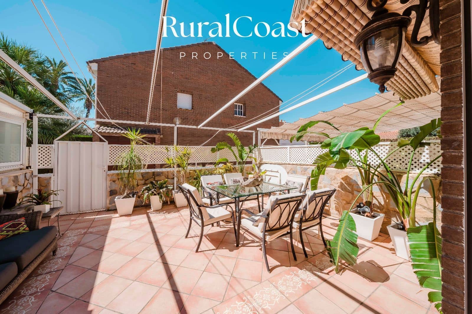 4 soverom Bungalow til salgs i Alicante by med svømmebasseng garasje - € 590 000 (Ref: 9221528)