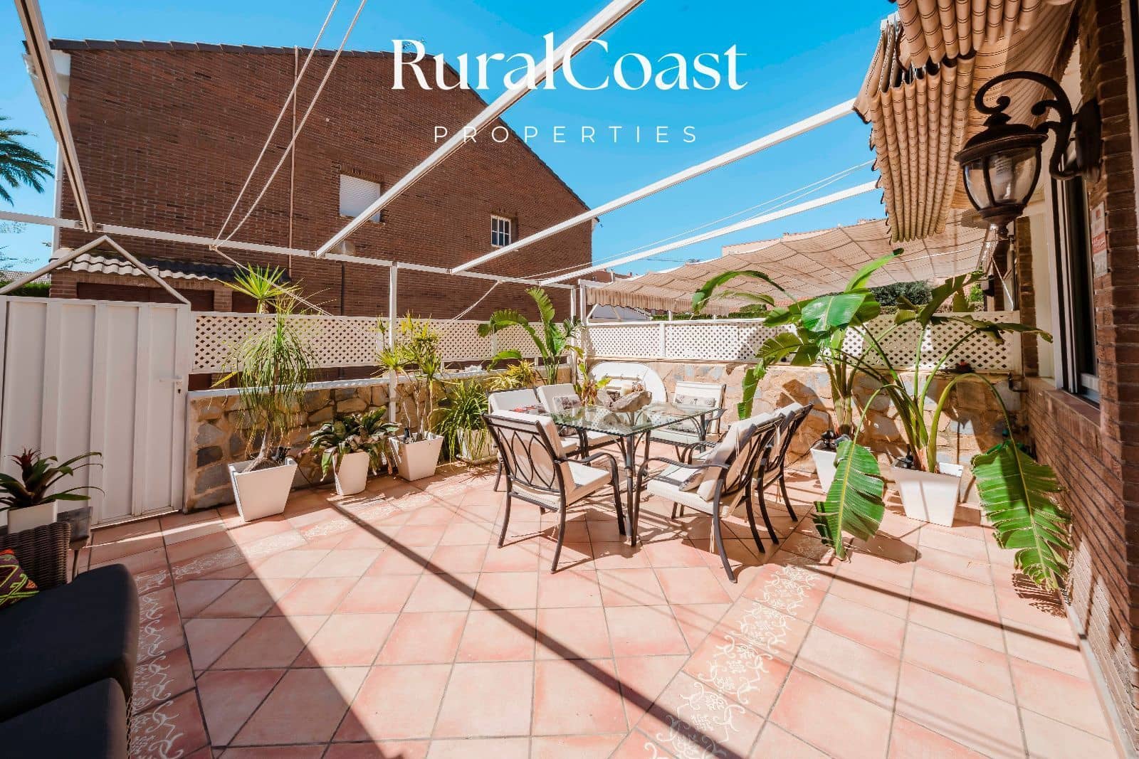 4 soverom Bungalow til salgs i Alicante by med svømmebasseng garasje - € 590 000 (Ref: 9221528)