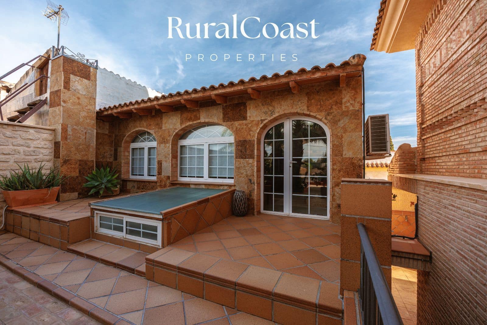 4 soverom Villa til salgs i San Vicente / Sant Vicent del Raspeig med svømmebasseng garasje - € 929 000 (Ref: 9374632)