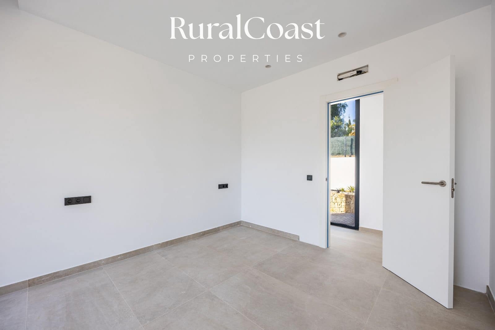 3 soveværelse Villa til salg i Bonalba med swimmingpool - € 850.000 (Ref: 9412776)