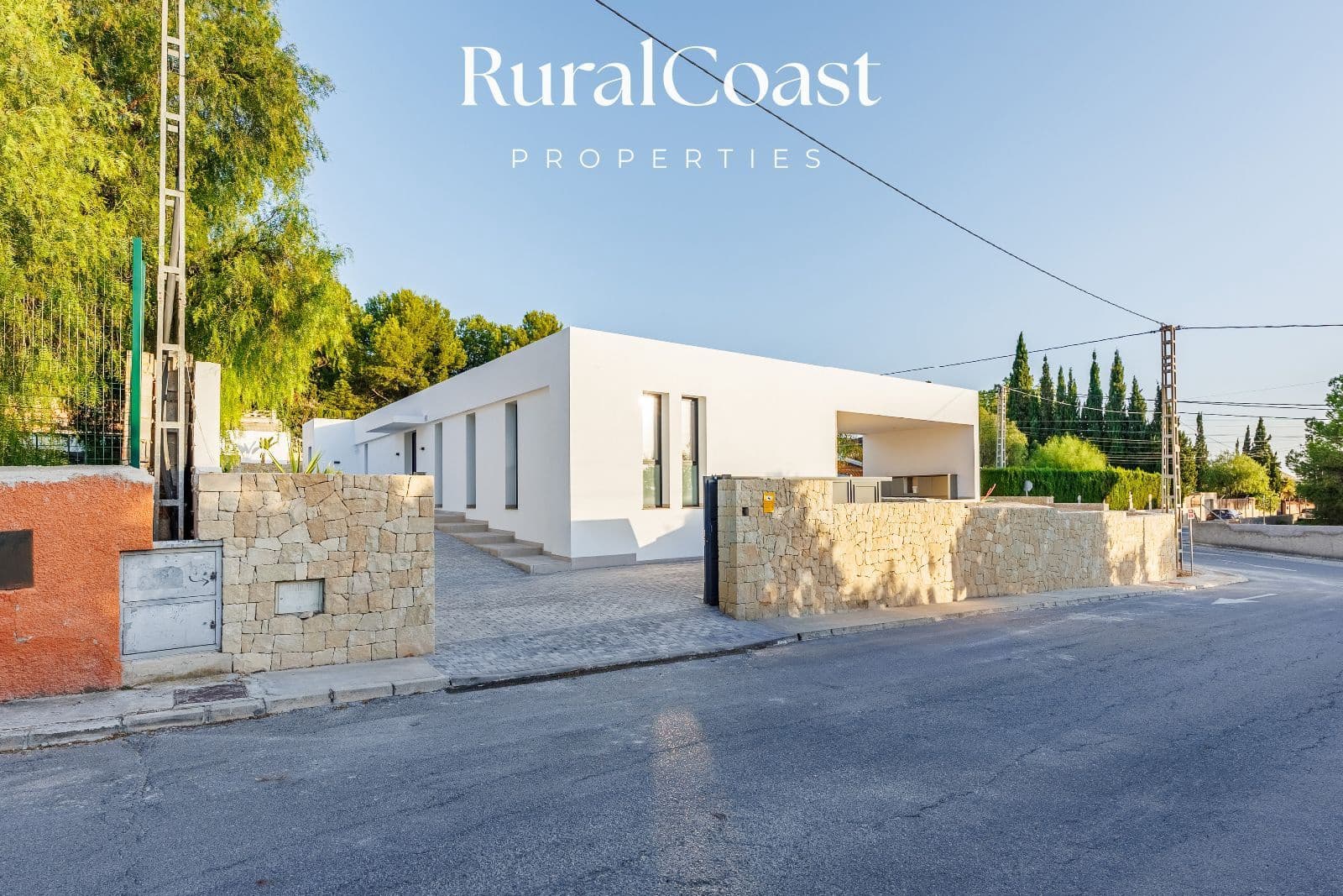 3 soveværelse Villa til salg i Bonalba med swimmingpool - € 850.000 (Ref: 9412776)