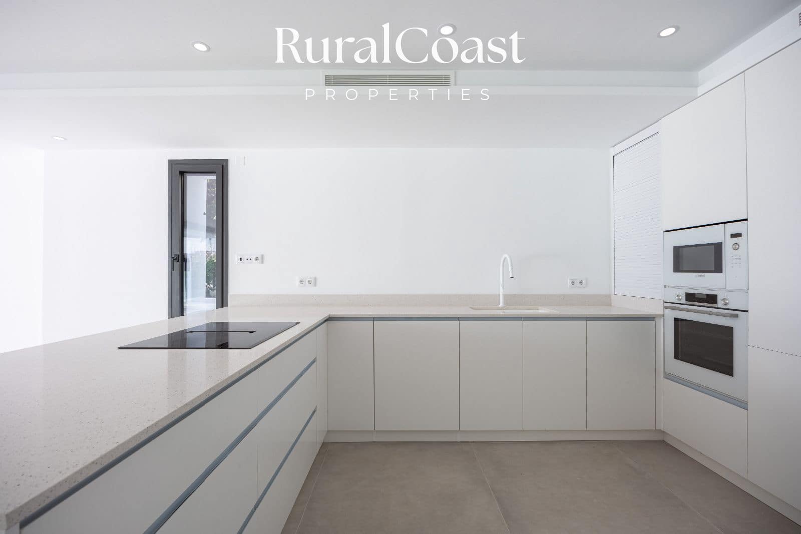 5 slaapkamer Villa te koop in Coveta Fuma met zwembad garage - € 2.700.000 (Ref: 9432669)