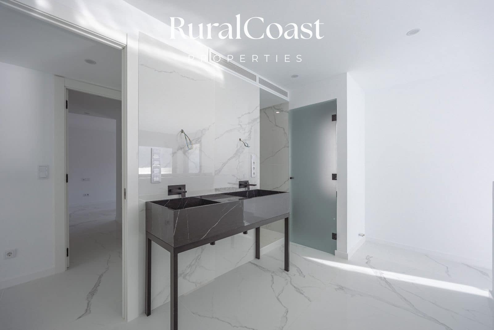 5 slaapkamer Villa te koop in Coveta Fuma met zwembad garage - € 2.700.000 (Ref: 9432669)