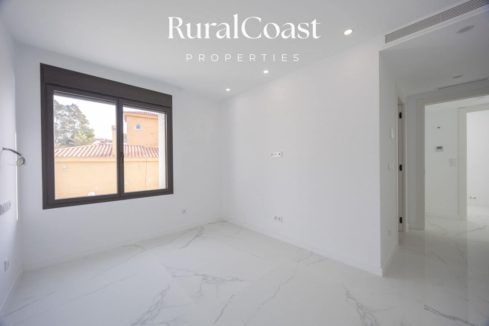 5 slaapkamer Villa te koop in Coveta Fuma met zwembad garage - € 2.700.000 (Ref: 9432669)