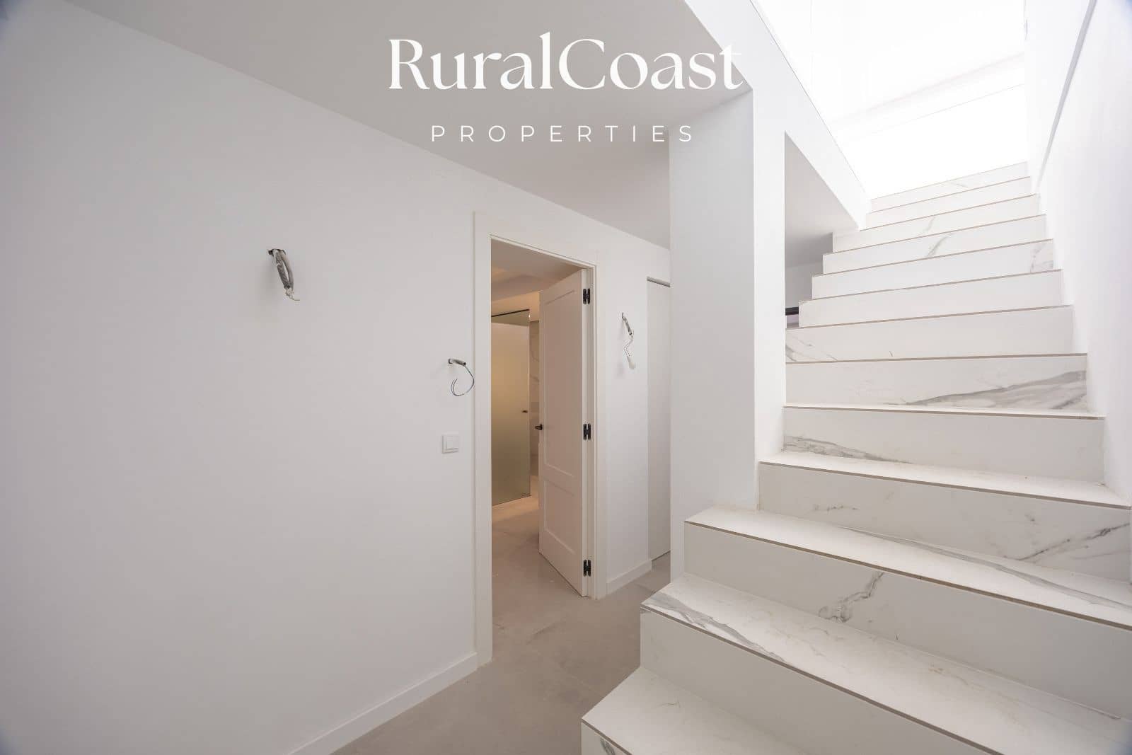 5 slaapkamer Villa te koop in Coveta Fuma met zwembad garage - € 2.700.000 (Ref: 9432669)