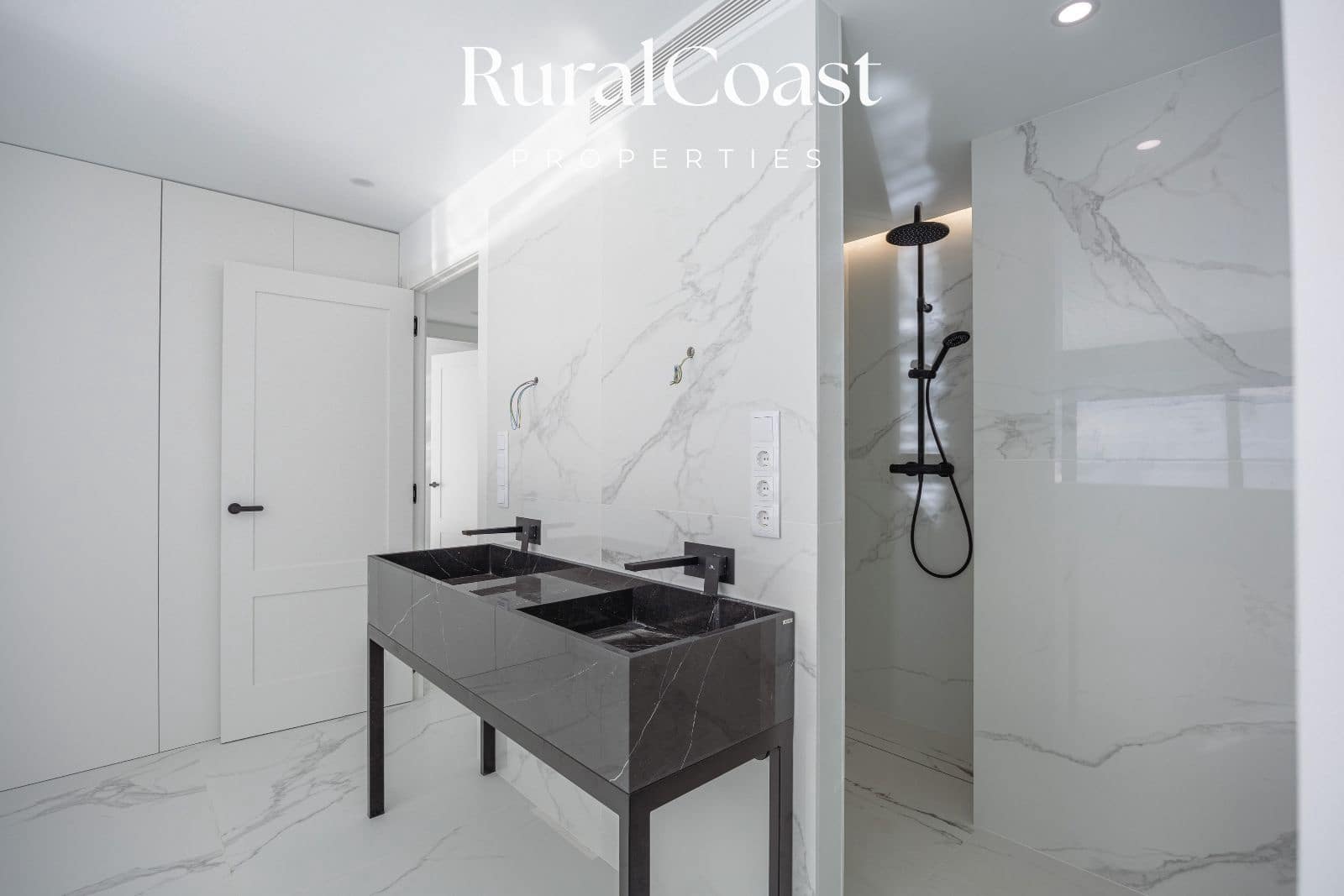 5 slaapkamer Villa te koop in Coveta Fuma met zwembad garage - € 2.700.000 (Ref: 9432669)