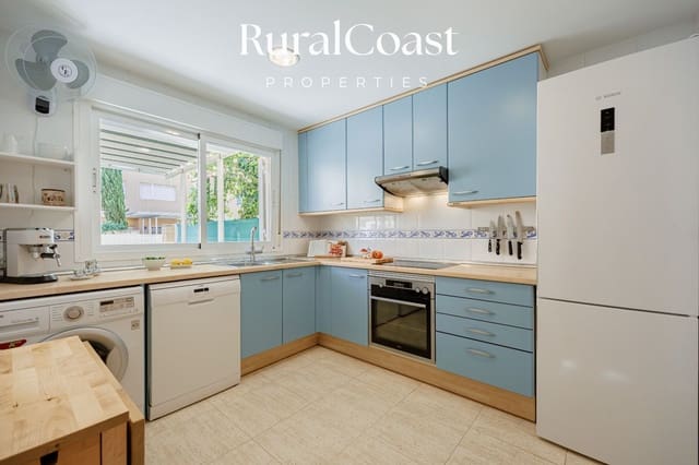 3 bedroom Townhouse for sale in El Campello with pool - € 320,000 (Ref: 9436535)