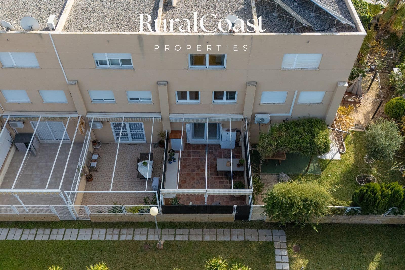 3 soveværelse Byhus til salg i El Campello med swimmingpool - € 320.000 (Ref: 9436535)