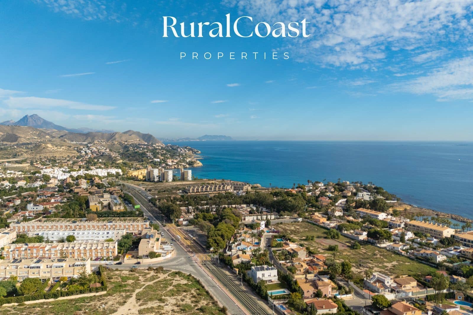 3 soveværelse Byhus til salg i El Campello med swimmingpool - € 320.000 (Ref: 9436535)