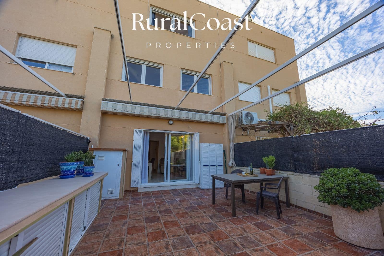 3 soveværelse Byhus til salg i El Campello med swimmingpool - € 320.000 (Ref: 9436535)