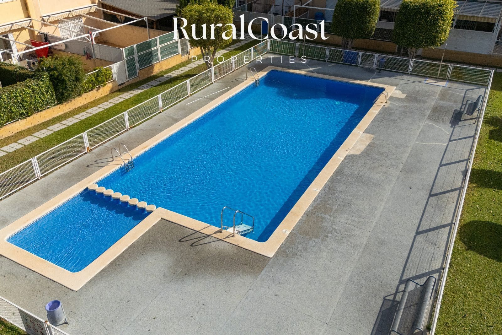 3 soveværelse Byhus til salg i El Campello med swimmingpool - € 320.000 (Ref: 9436535)