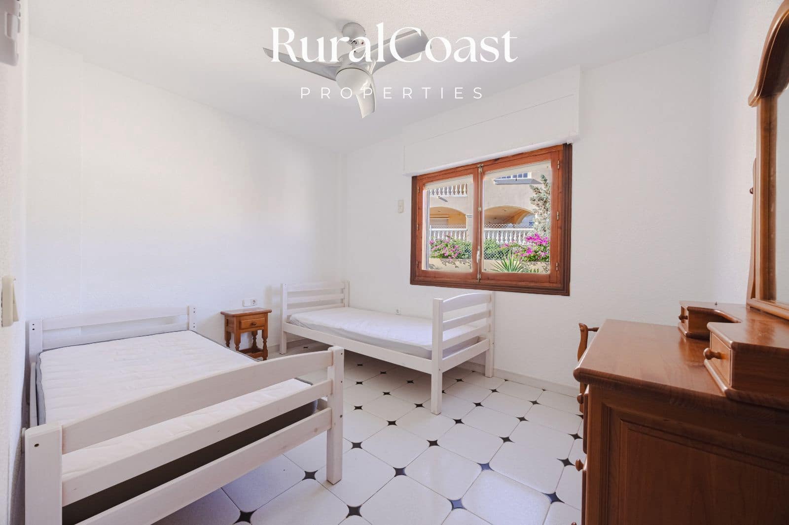 Chalet de 5 habitaciones en Venta Lanuza en venta con garaje - 649.000 € (Ref: 9485475)