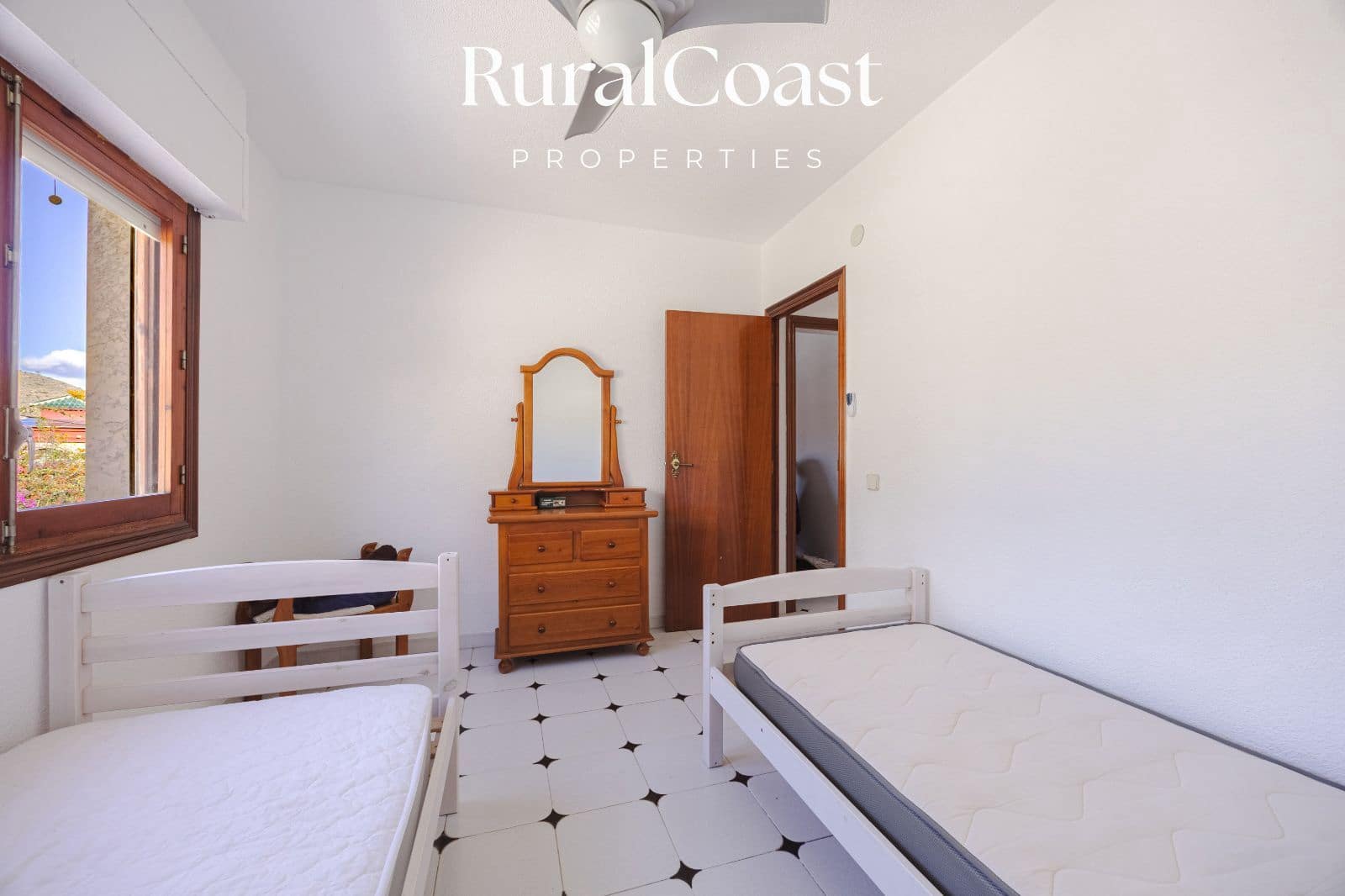 Chalet de 5 habitaciones en Venta Lanuza en venta con garaje - 649.000 € (Ref: 9485475)