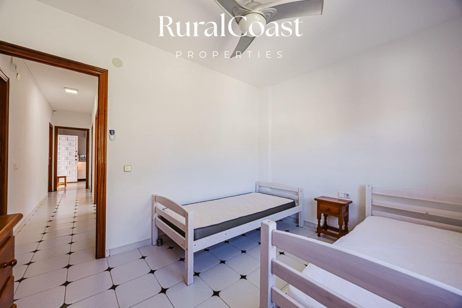 Chalet de 5 habitaciones en Venta Lanuza en venta con garaje - 649.000 € (Ref: 9485475)