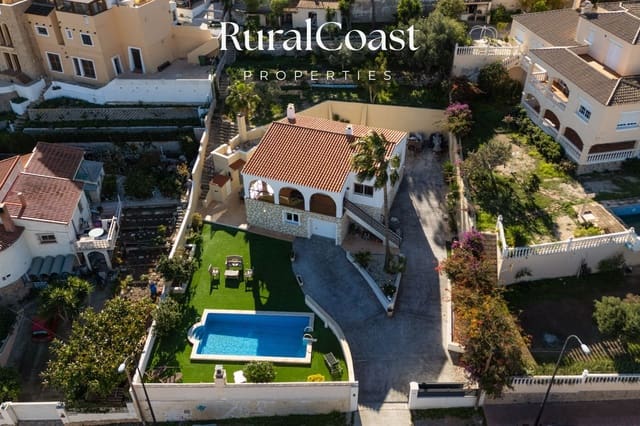 Chalet de 5 habitaciones en Venta Lanuza, El Campello en venta con garaje - 649.000 € (Ref: 9485475)