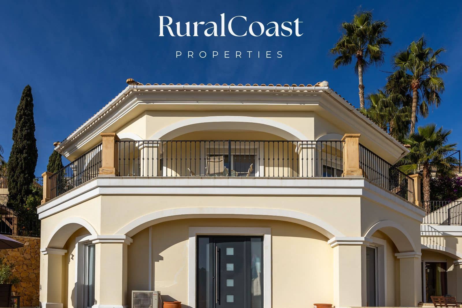 5 bedroom Villa for sale in Busot with pool garage - € 695,000 (Ref: 9496393)