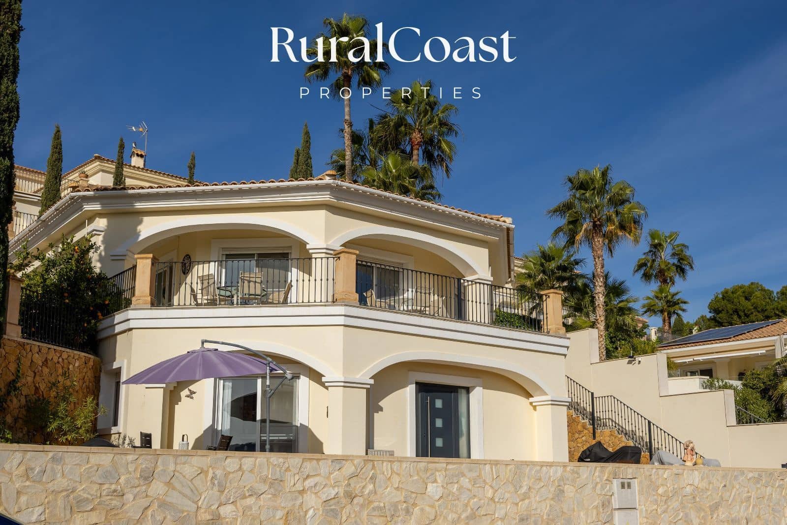 5 bedroom Villa for sale in Busot with pool garage - € 695,000 (Ref: 9496393)