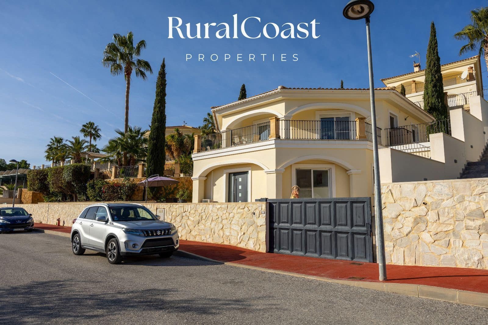 5 bedroom Villa for sale in Busot with pool garage - € 695,000 (Ref: 9496393)